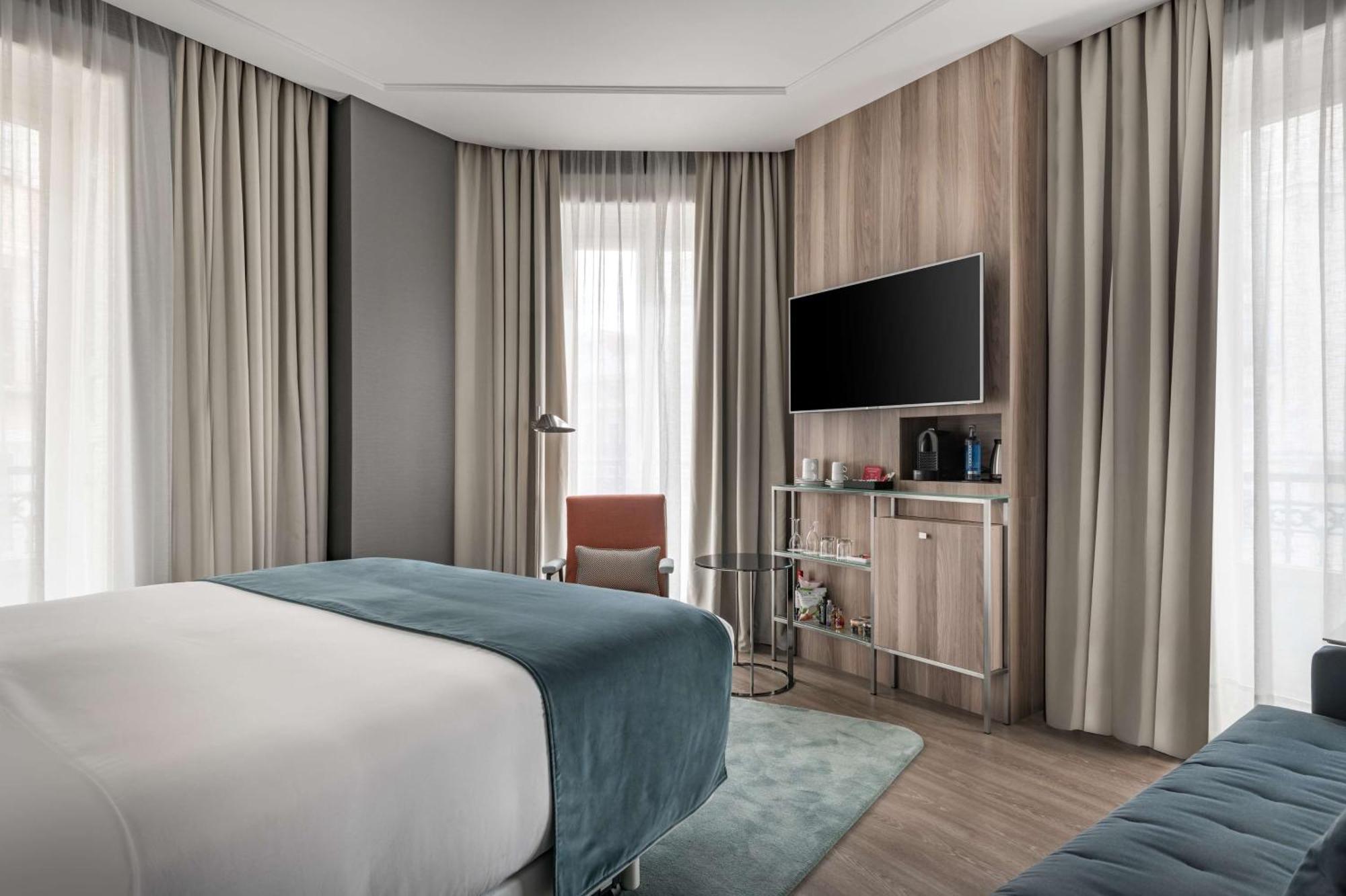 Hotel Nh Collection Madrid Gran Via Esterno foto