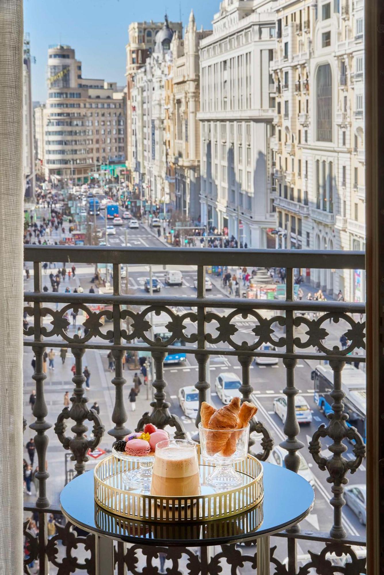 Hotel Nh Collection Madrid Gran Via Esterno foto