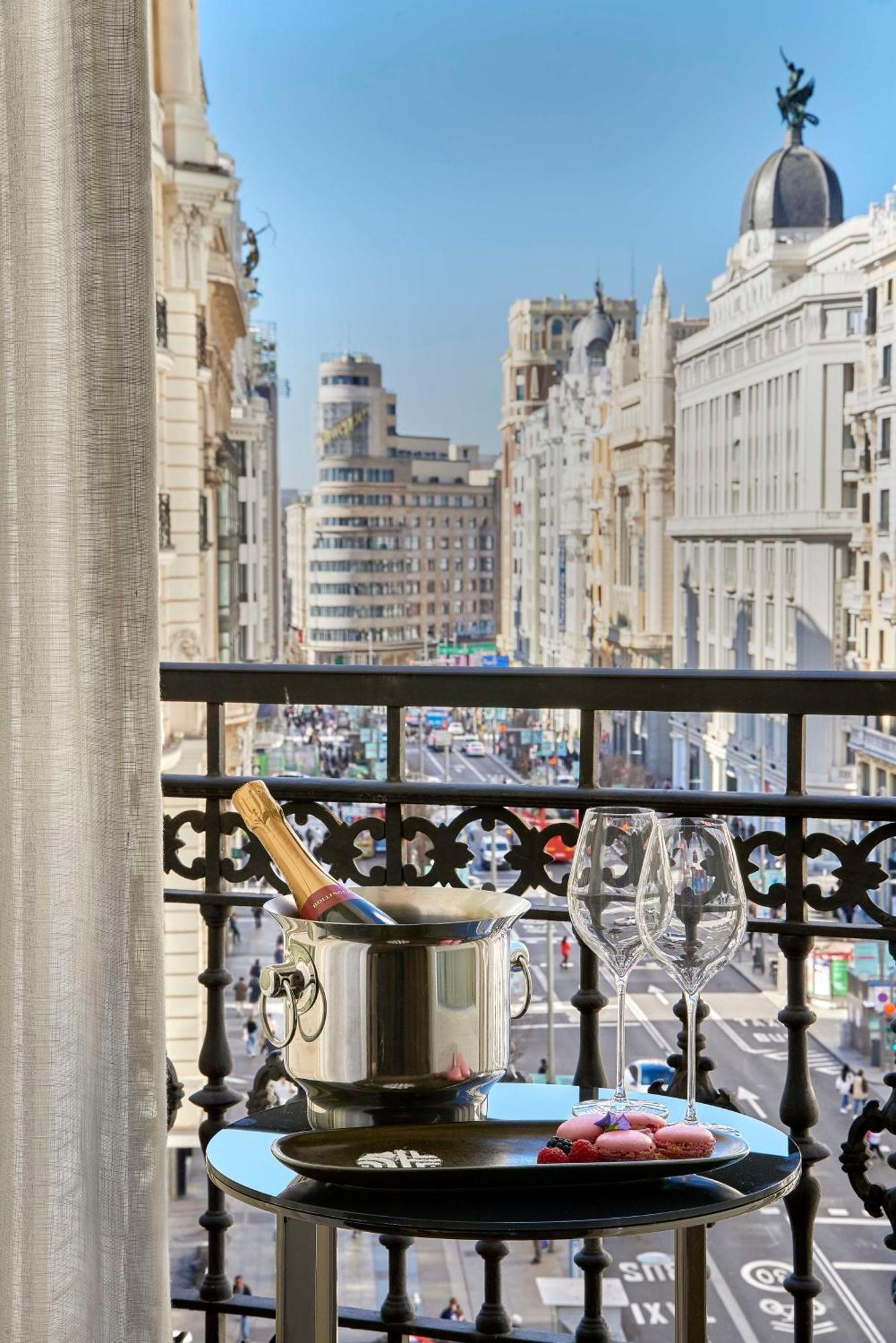 Hotel Nh Collection Madrid Gran Via Esterno foto