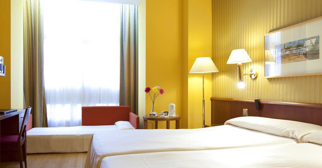 Hotel Nh Collection Madrid Gran Via Esterno foto